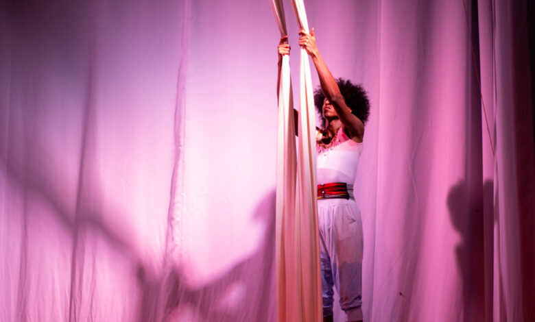 Orum Aiyê Quilombo Cultural realiza temporada com espetáculo Sob(re) a pele