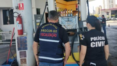 Polícia Civil e Procon realizam blitz em posto de Goiânia contra fraudes