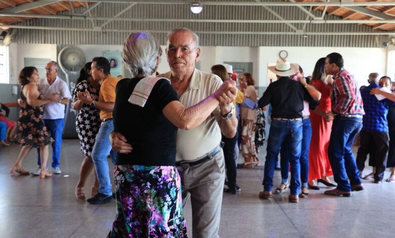 Encontro Regional da Melhor Idade reúne 2 mil em Trindade
