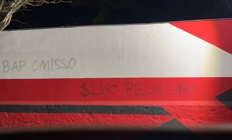 Sede do Flamengo pichada após derrota e perda da liderança