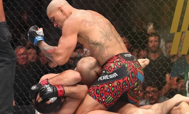 Nocaute de Alex Poatan garante cinturão dos meio-pesados