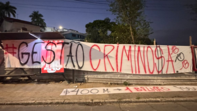 Protesto da torcida do São Paulo após derrota no Choque-Rei