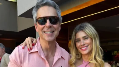 Alexandre Nero aposta em look monocromático rosa em Vale Tudo