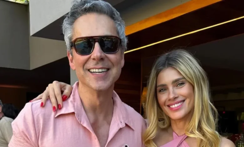 Alexandre Nero aposta em look monocromático rosa em Vale Tudo