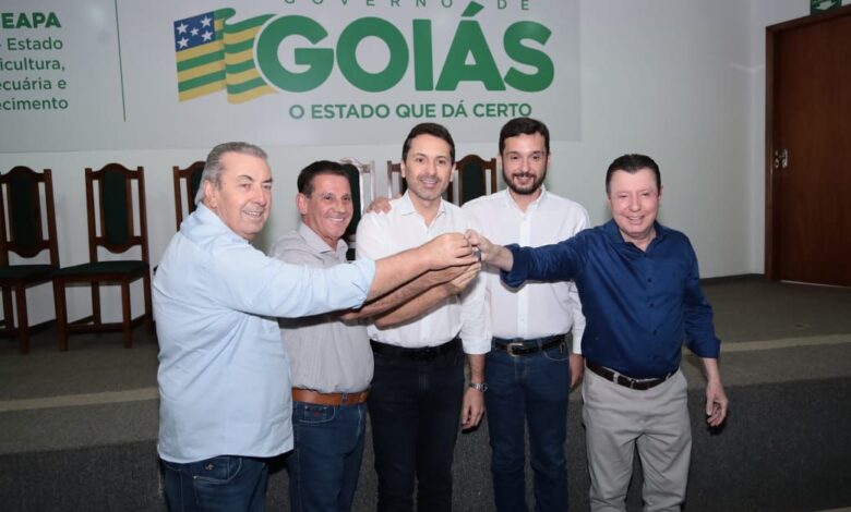 Prefeitura de Aparecida recebe maquinário do Governo de GO