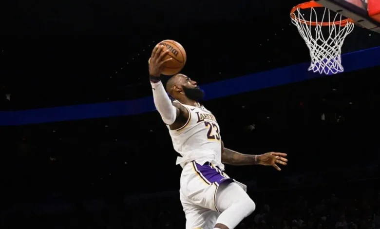 LeBron James: técnico dos Lakers ironiza rumores de aposentadoria
