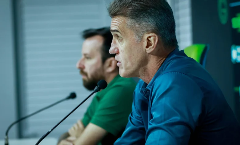 Vagner Mancini segue no Goiás após reuniões internas