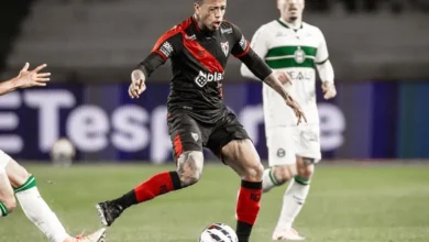 Coritiba vence Atlético-GO e interrompe série invicta