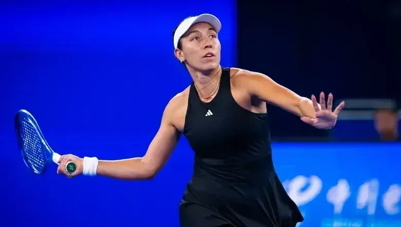 Pegula derrota Sabalenka e encara Gauff na final em Wuhan