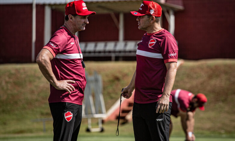 Umberto Louzer recebe elogios de Júnior Todinho no Vila