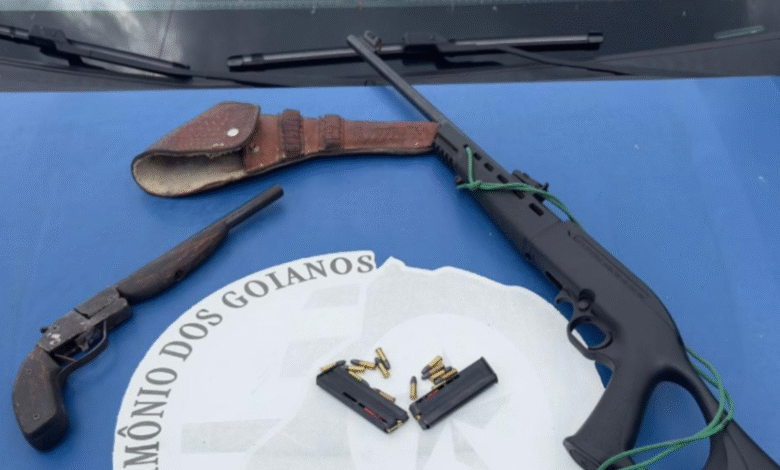 Cárcere privado em Nova Crixás: homem é preso com armas