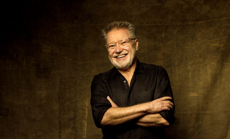 João Caetano apresenta show Mil Voltas em Goiânia