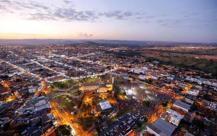 Pai ateia fogo em casa em Trindade e é preso pela PCGO