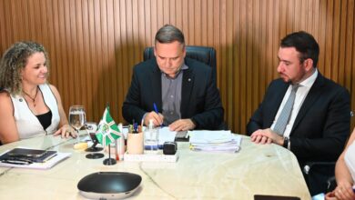 Mabel anuncia bônus de natal para servidores da Educação