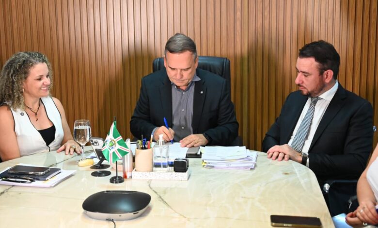 Mabel anuncia bônus de natal para servidores da Educação