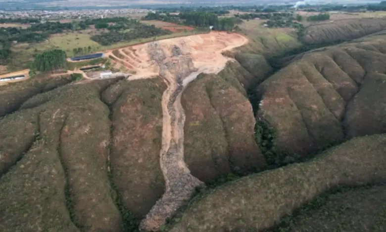 Aterro Ouro Verde desliza de novo e polui córrego em GO