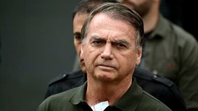 Prisão preventiva de Bolsonaro: Moraes cita "risco de fuga" e vigília de Flávio como motivações