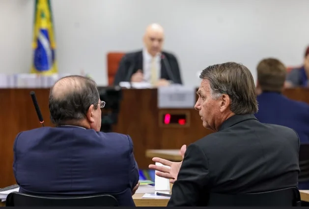 Bolsonaro começa a cumprir pena de 27 anos na Superintendência da PF