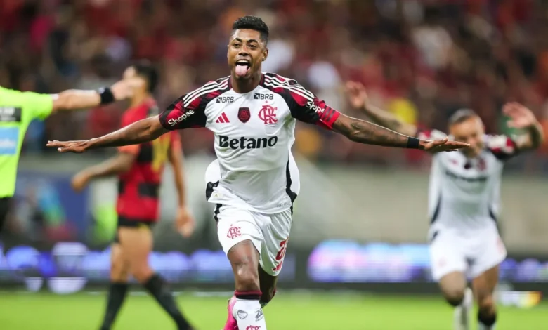 Flamengo goleia Sport por 5 a 1 e assume a liderança do Brasileirão