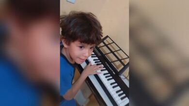 Criança autista ganha teclado em Goiás e impressiona