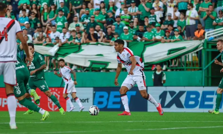 Atlético-GO perde para Chapecoense e fecha Série B em 11º