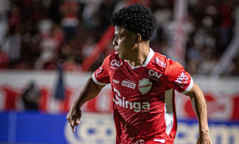 Emerson Urso renova contrato e fica no Vila Nova até 2027