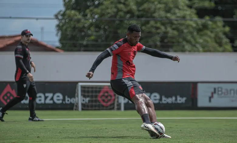 Atlético Goianiense negocia renovações chave para 2026