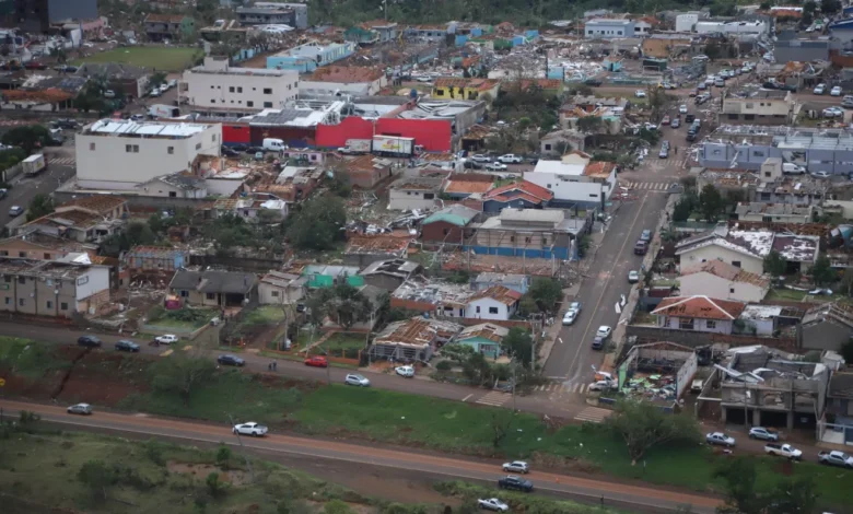 Tornado no Paraná deixa rastro de destruição e morte