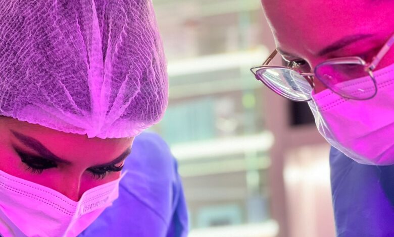 Tecnologia e procedimentos delicados a serviço do contorno facial