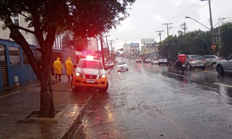 Defesa Civil emite altera de risco para chuvas e granizo na capital