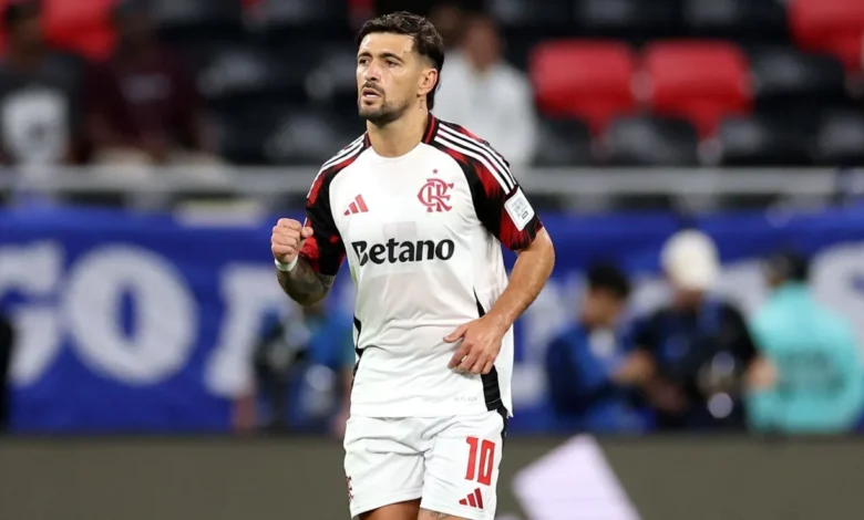 Em dia de Arraiscaeta, Flamengo supera o Cruz Azul e confirma vaga no Challenge Cup