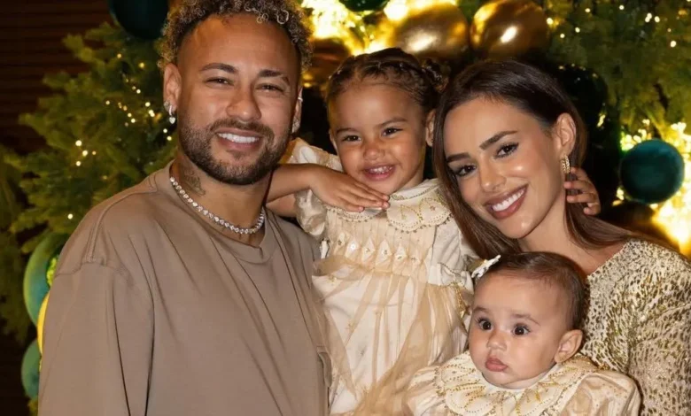 Neymar Jr. e Bruna Biancardi celebram Natal com Mavie e Mel