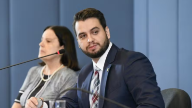 Polícia Federal cumpre mandado de prisão contra Filipe Martins