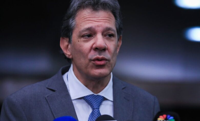 Haddad quer canal direto com EUA para rastrear fuzis
