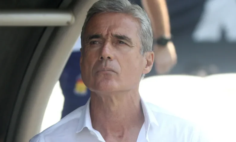 Luís Castro no Grêmio: contrato até 2027 é oficial