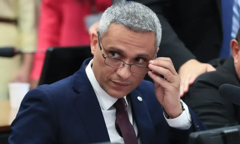 PF encerra inquérito e indicia Gayer por irregularidades em cota parlamentar