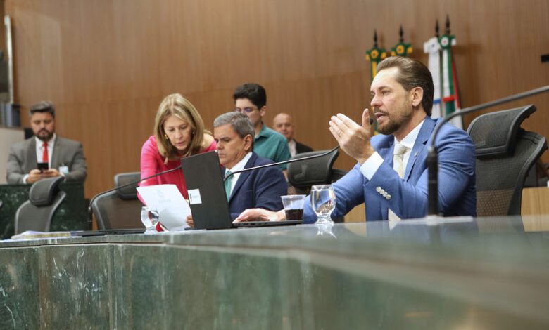 Assembleia aprova bônus de R$ 49 milhões para servidores da Educação