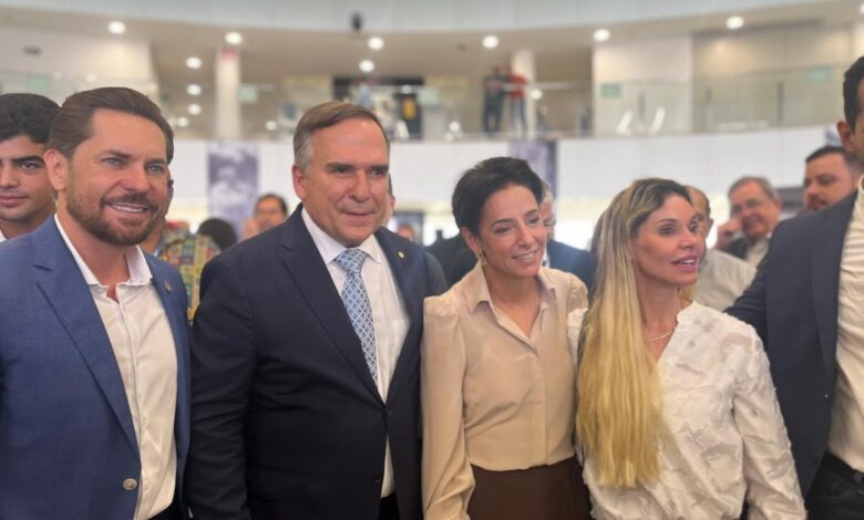 Ana Paula Rezende emociona público ao relembrar trajetória de Iris na Assembleia