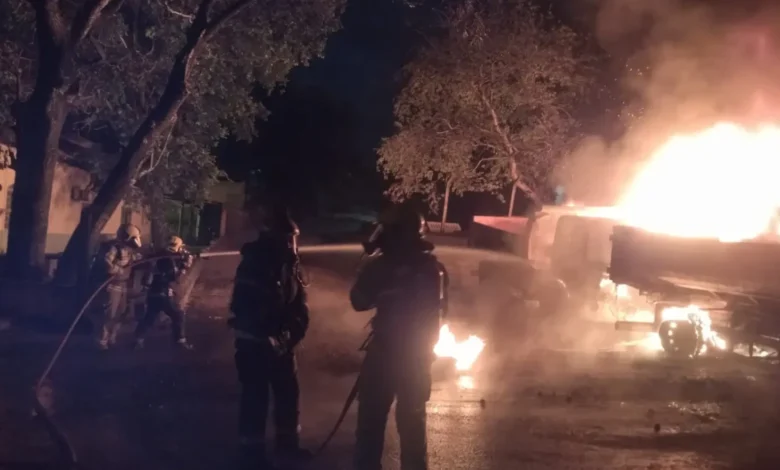 Incêndio destrói dez caminhões no pátio da Seinfra em Goiânia