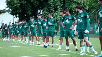 Goiás vence primeiro tempo sob chuva intensa antes de paralisação