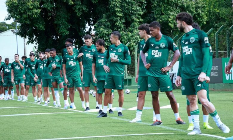 Goiás vence primeiro tempo sob chuva intensa antes de paralisação