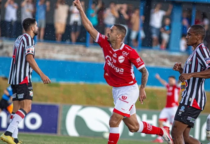 Vila Nova vence Anápolis e mantém liderança do Goianão