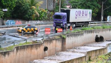 Temporal atinge Goiânia e mobiliza agentes em cruzamentos críticos