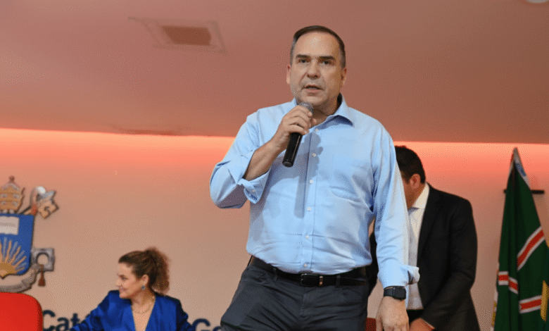 Mabel veta trecho da lei Escola Viva sobre contratos diretos