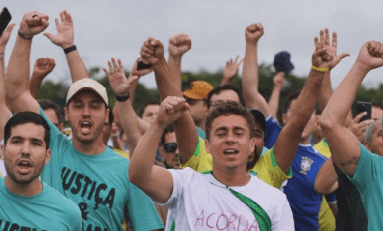 Ato simbólico de Nikolas Ferreira percorre rodovias em direção à capital