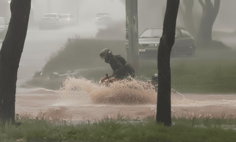 Goiânia sob água: chuva atípica gera alagamentos em série