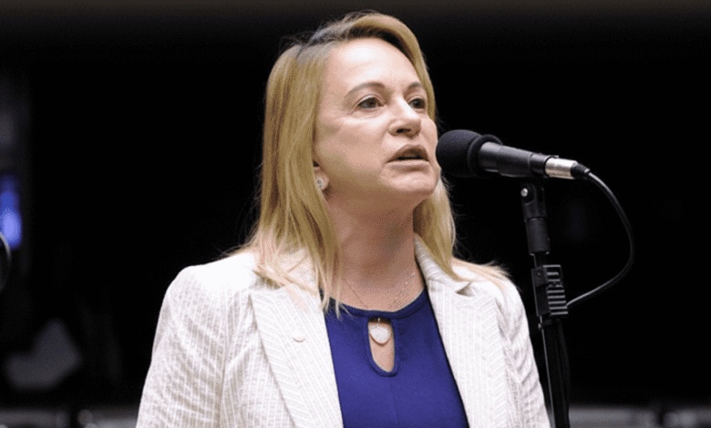 Magda Mofatto articula retorno ao PL para apoiar Daniel Vilela