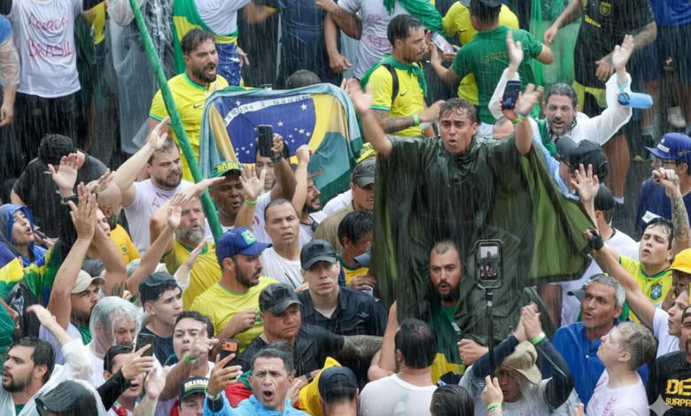 Ato de Nikolas Ferreira em Brasília reúne 18 mil pessoas segundo a USP