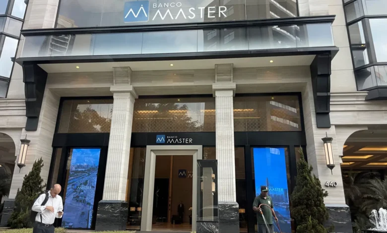 PF abre inquérito sobre contratação de perfis para defender Banco Master