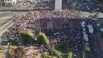 Venezuelanos celebram detenção de maduro em manifestação em Buenos Aires